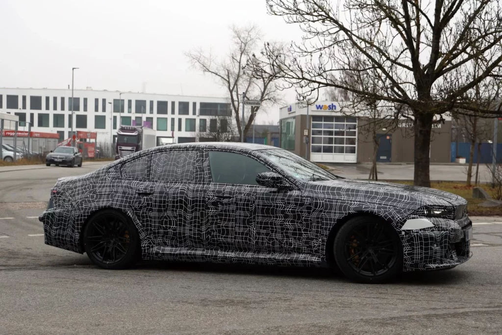 El BMW M5 2027 va mostrando sus líneas definitivas 12 Motor16 BMW M5 2027 10 Motor16