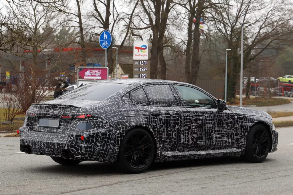 El BMW M5 2027 va mostrando sus líneas definitivas 17 Motor16 BMW M5 2027 15 Motor16