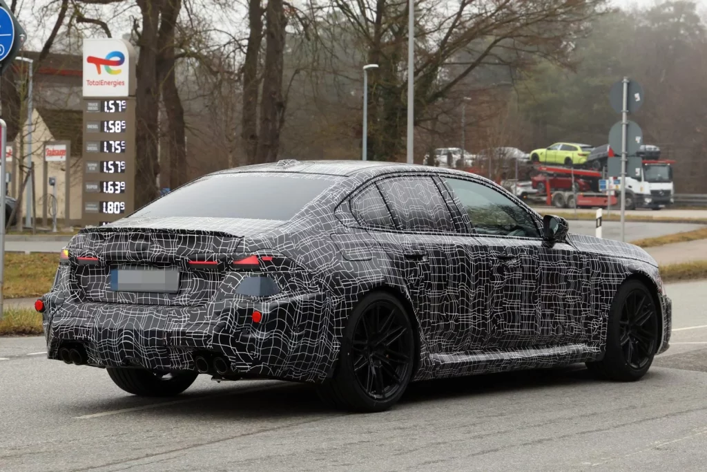 El BMW M5 2027 va mostrando sus líneas definitivas 19 Motor16 BMW M5 2027 17 Motor16