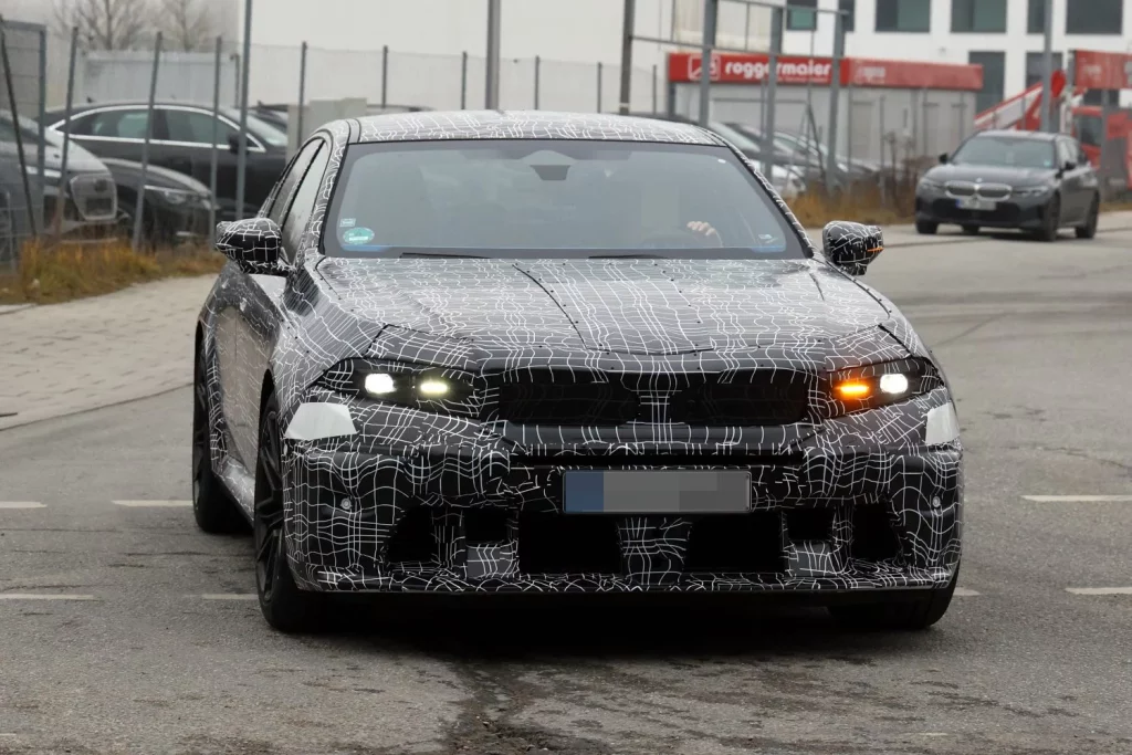 El BMW M5 2027 va mostrando sus líneas definitivas 5 Motor16 BMW M5 2027 3 Motor16