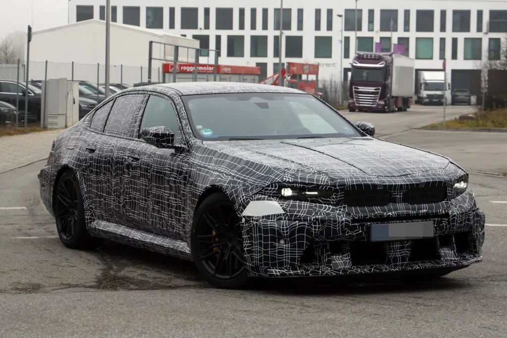 El BMW M5 2027 va mostrando sus líneas definitivas 8 Motor16 BMW M5 2027 6 Motor16