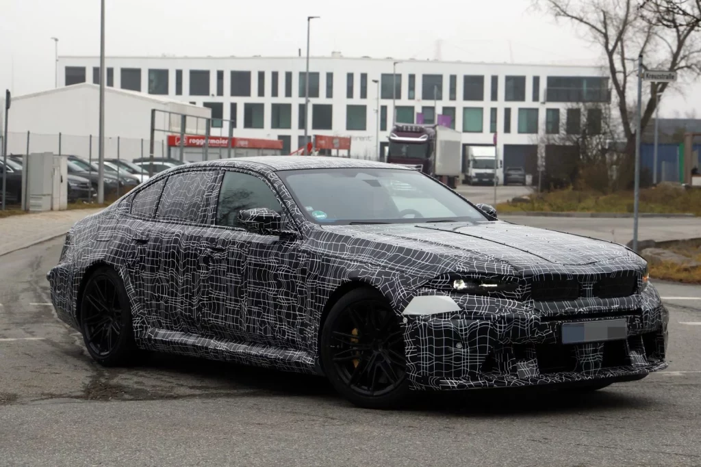El BMW M5 2027 va mostrando sus líneas definitivas 9 Motor16 BMW M5 2027 7 Motor16
