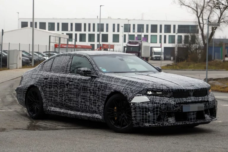 El BMW M5 2027 va mostrando sus líneas definitivas