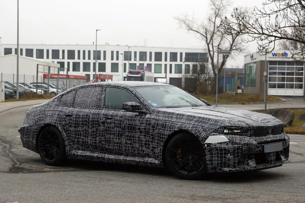 El BMW M5 2027 va mostrando sus líneas definitivas 11 Motor16 BMW M5 2027 9 Motor16