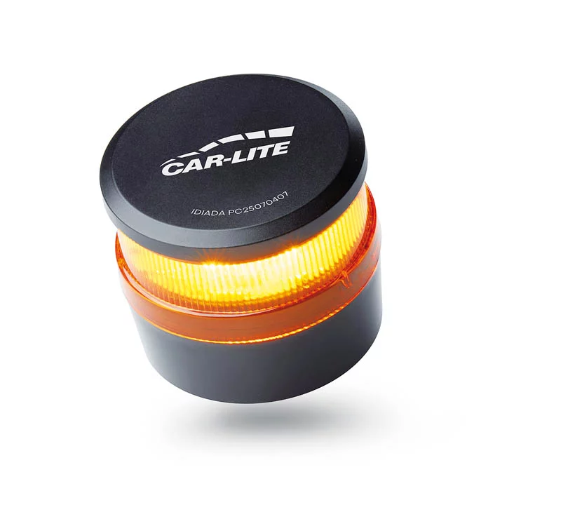 Siempre visible y conectado de manera segura con la baliza V16 de Car-Lite 1 Motor16 Baliza V16 carlite general picada encendida copia Motor16