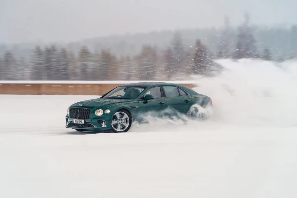 El Bentley Flying Spur Speed establece un récord de velocidad sobre hielo
