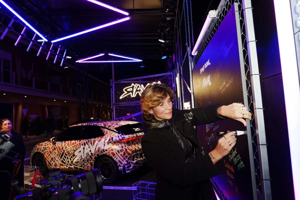 Cupra hace un guiño a las nuevas generaciones desvelando el Raval durante los TikTok Awards en Italia 2 Motor16 CUPRA TIKTOK AWARDS ITALIA12 Motor16