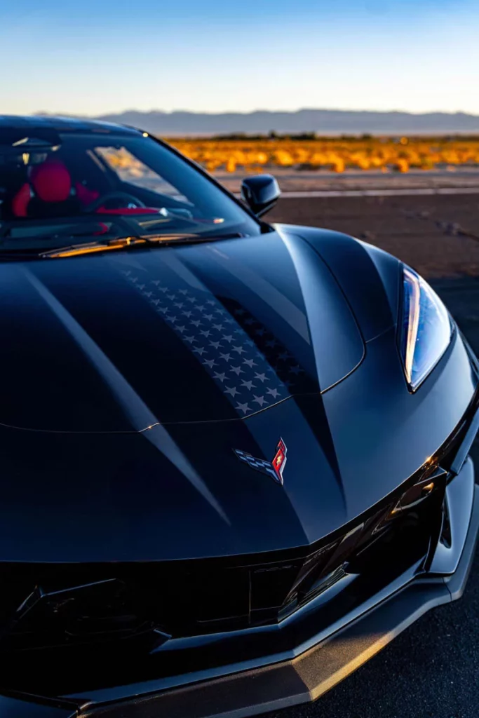 Chevrolet y su homenaje a los 250 años de la independencia americana 7 Motor16 Chevy Stars and Steel Corvette Stingray Front 3 4 View Motor16