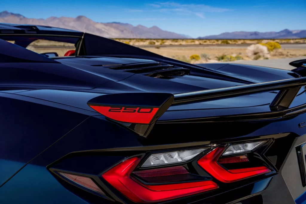 Chevrolet y su homenaje a los 250 años de la independencia americana 8 Motor16 Chevy Stars and Steel Corvette Stingray Rear Wing Motor16