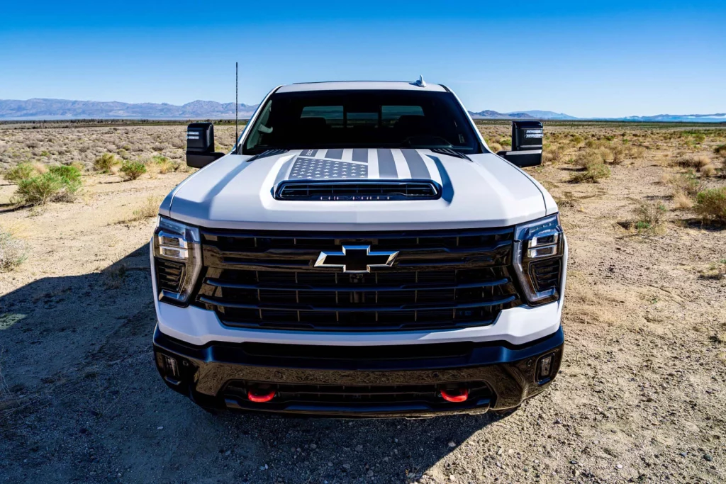 Chevrolet y su homenaje a los 250 años de la independencia americana 12 Motor16 Chevy Stars and Steel Silverado HD Front View Motor16