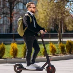 Mario (22), estudiante: «El 2 de diciembre me pararon y casi me decomisan el patinete por no tener lo que obliga la DGT en enero»