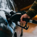 Javier (38), repartidor: «Con el frío se me congeló el diésel… ahora siempre reposto en esta gasolinera»