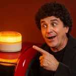 Se aceptan apuestas: prepárate para un sketch de José Mota en Nochevieja con la baliza V-16 como protagonista