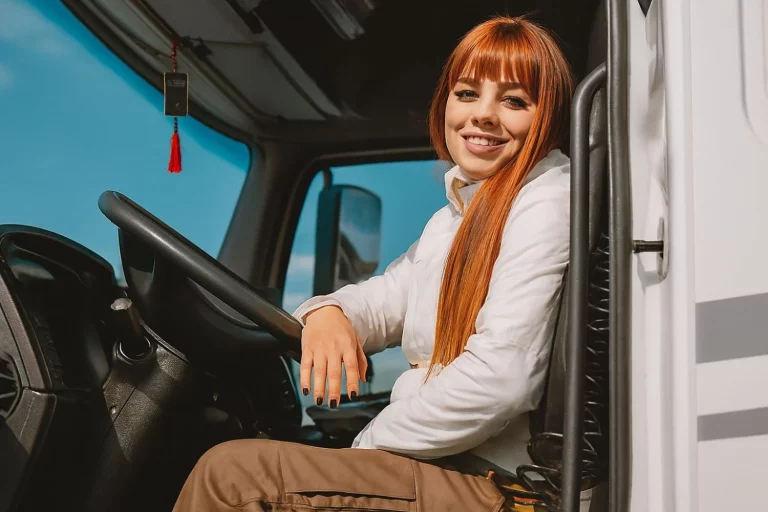 Rebeca (30), camionera: «Es un trabajo en el que no hay competencia, no hay jóvenes y en el que cobro 2.000 euros al mes»