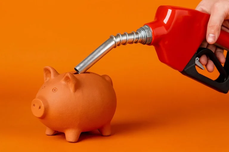 El diésel ha dejado de ser barato: 3 hacks de la DGT te permiten ahorrar 50 euros al mes en combustible