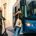 «La única forma de acceder será en transporte público»: Pere Navarro blinda las ciudades también a las motos, que no podrán entrar