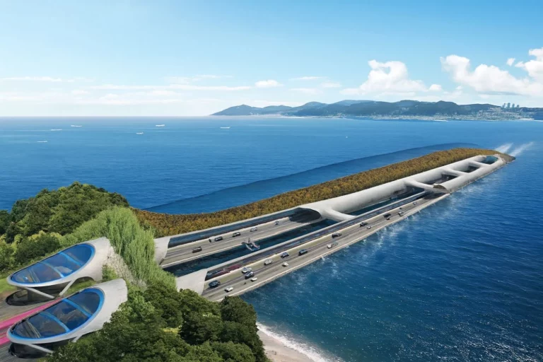 Elena (42), geógrafa: «Hay una historia detrás del Estrecho de Gibraltar que hará innecesaria la construcción de un túnel entre Europa y Marruecos»