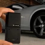 5 localizadores para esconder en tu coche y dar con su paradero si te lo roban: el regalo perfecto para Navidad