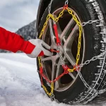 Antonio (41), técnico de montaña: «El gesto que no debes hacer si quieres poner las cadenas como un profesional»