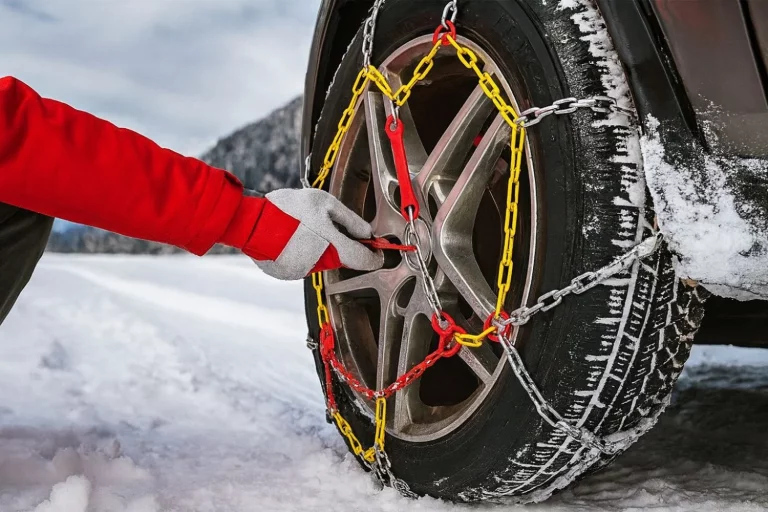 Antonio (41), técnico de montaña: «El gesto que no debes hacer si quieres poner las cadenas como un profesional»