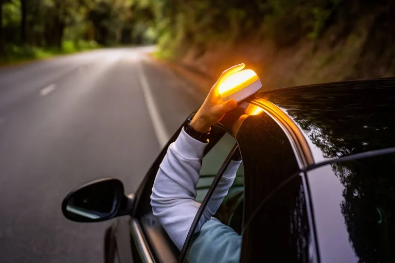 Un hacker pone en evidencia una de las balizas V16 de mayor éxito y de las que se han vendido más de 250.000 unidades