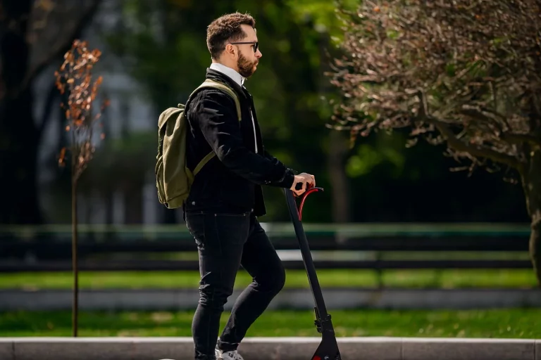 Patinete eléctrico: todo lo que necesitas llevar encima a partir del 1 de enero para no ser multado