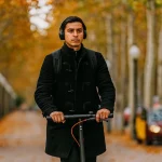 La DGT estrena reglamento para el taxi, moto y patinete: la guía definitiva para que entiendas todos los cambios