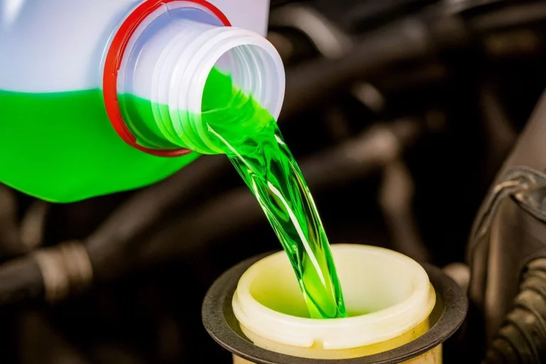 David (41), mecánico: «El color del anticongelante tiene su razón de ser, no es para que vaya a juego con tu abrigo»