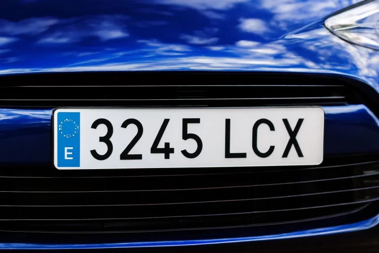 Ernesto (36), analista: «Llega 2026 y con él, uno de los cambios más importantes que veremos en las matrículas de los coches»
