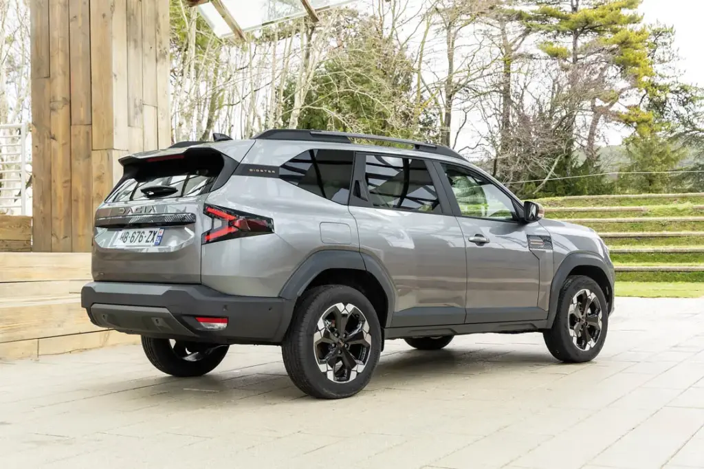 Dacia Bigster hybrid G 150 4x4 7 Motor16