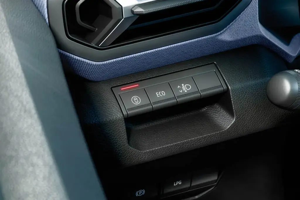 Dacia Bigster hybrid G 150 4x4 9 Motor16