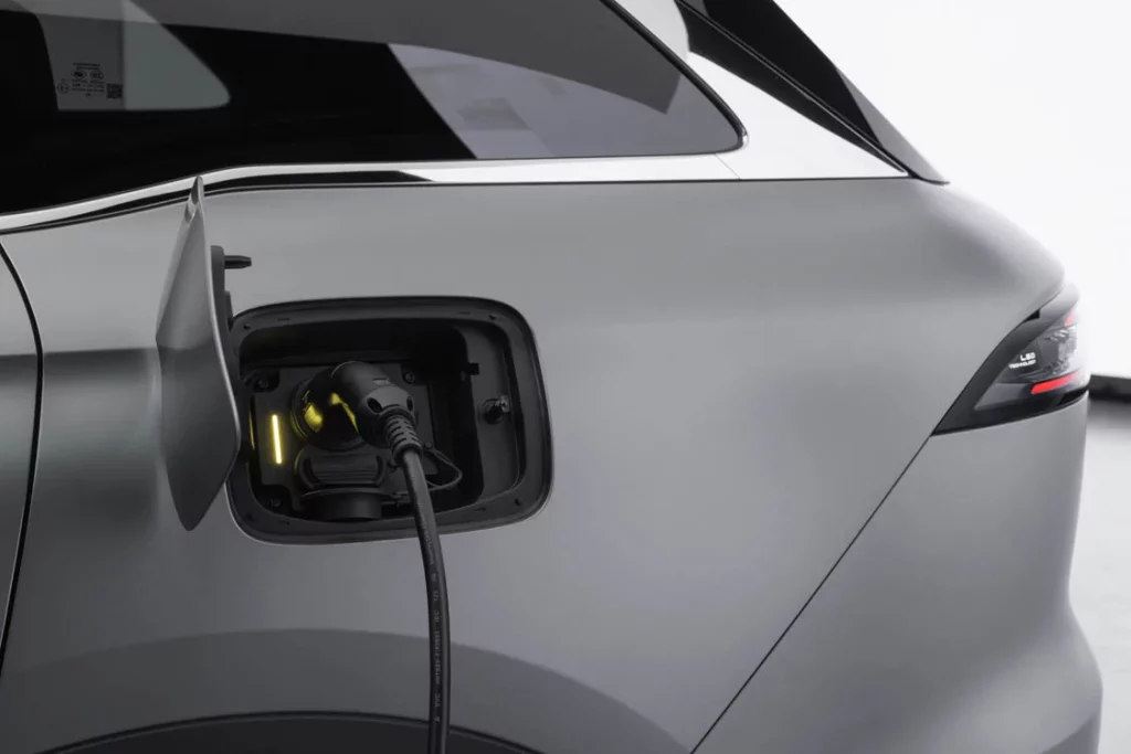 Primer contacto con el EBRO s900 PHEV, un 'español' muy serio y a qué precio 25 Motor16 EBRO s900 PHEV 21 Motor16