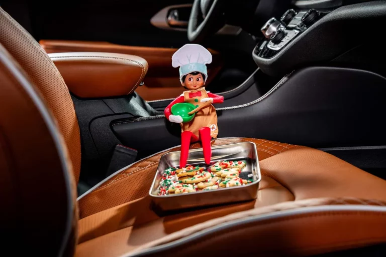 Chrysler invita al elfo de la Navidad a ponerse cómodo en su modelo Pacifica