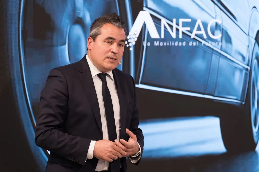 Josep María Recasens, presidente de ANFAC analiza el Plan Auto España 2030: la apuesta industrial de la década 1 Motor16 ENCUENTRO MEDIOS ANFAC 2025 JOSEP M RECASENS 2 Motor16