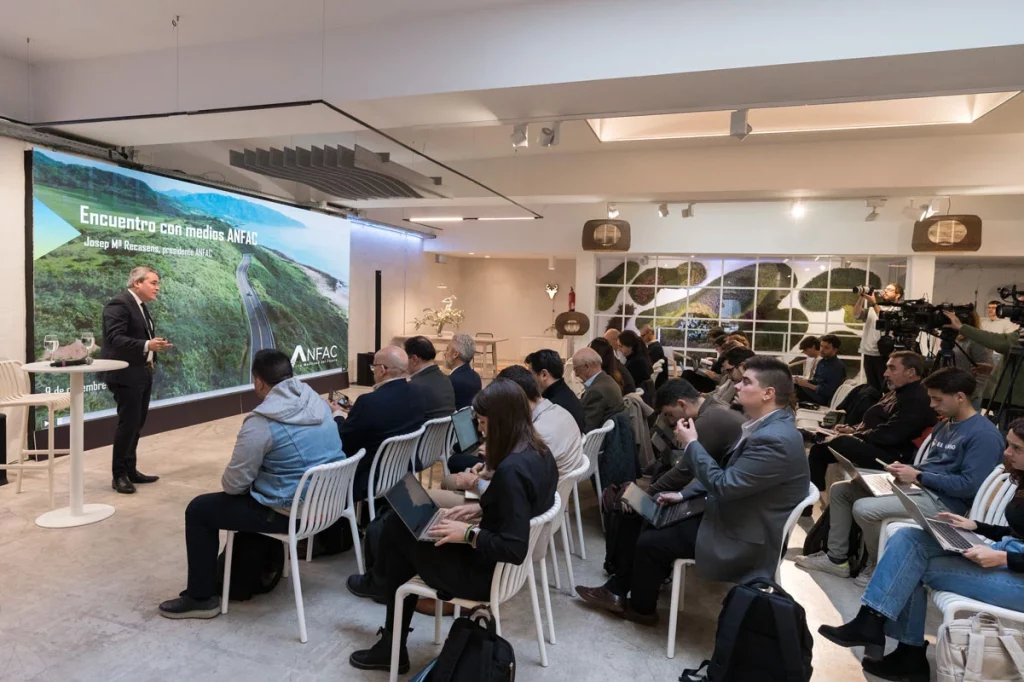 Josep María Recasens, presidente de ANFAC analiza el Plan Auto España 2030: la apuesta industrial de la década 6 Motor16 ENCUENTRO MEDIOS ANFAC 2025 JOSEP M RECASENS 3 Motor16