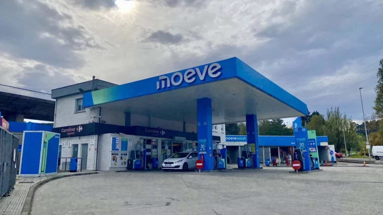 Moeve lanza el Pasaporte Gow, con el que repostar tiene premio: descuentos, un iPhone 17 o carburante y recargas para toda la vida