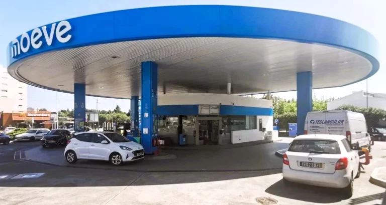 500 estaciones de servicio ya lucen la nueva identidad de Moeve: un tercio de la red