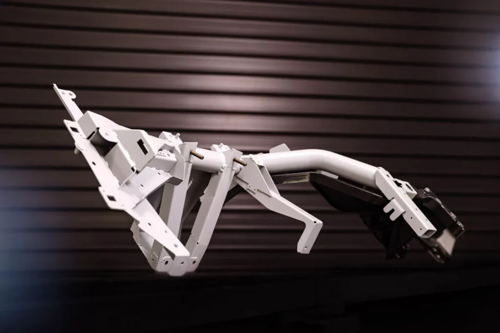 Eje estructural del salpicadero de JLR 2 Motor16