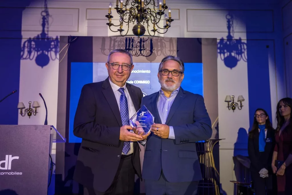 DR Automobiles desembarca de forma oficial en el mercado español con sus seis marcas 3 Motor16 Enrico Atanasio General Manager DR International a Javier Bergon fundador y director de la Fundacion Anda CONMIGO Motor16