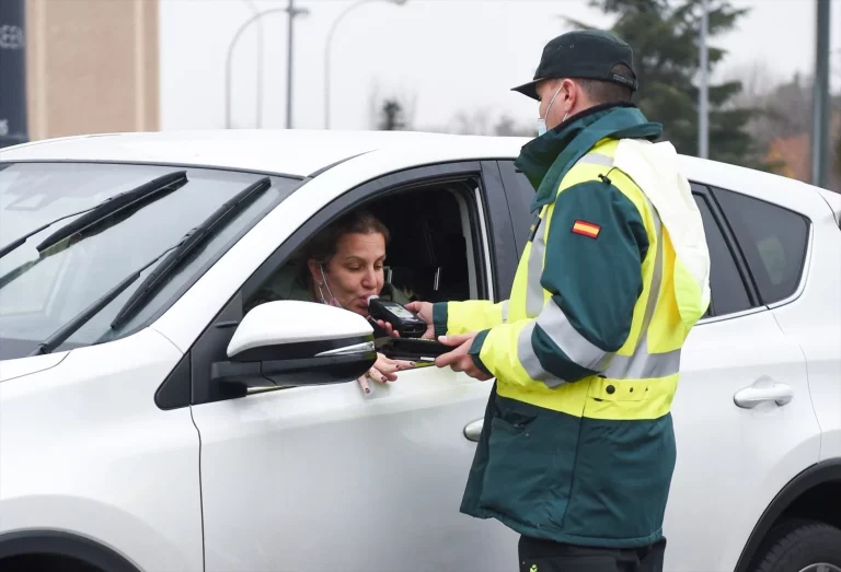 Controles de alcoholemia: la Guardia Civil blinda La Rioja este verano con multas de 1.000 euros y 6 puntos