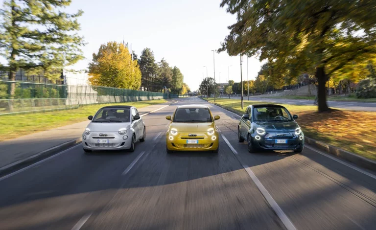 El Fiat 500 híbrido logra un éxito inesperado en Italia: la producción se detiene por la alta demanda