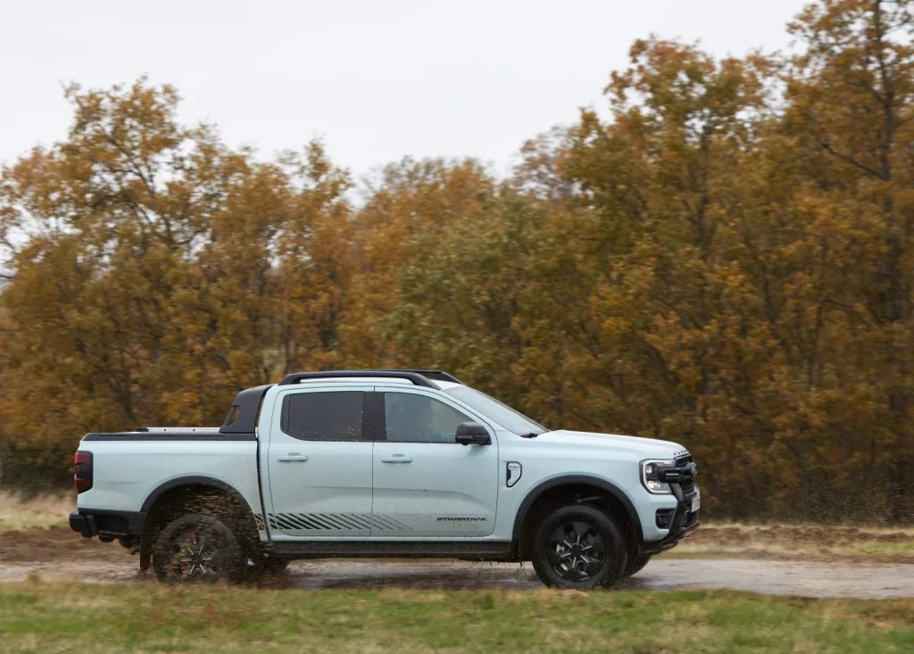 Primera prueba del Ford Ranger PHEV: Pionero y convincente 17 Motor16 Ford Ranger PHEV 16 Motor16
