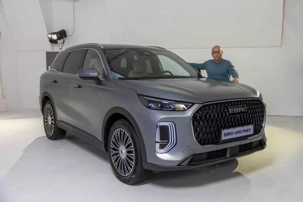 Primer contacto con el EBRO s900 PHEV, un 'español' muy serio y a qué precio 9 Motor16 Fotos EBRO s900 personalizadas 1 Motor16