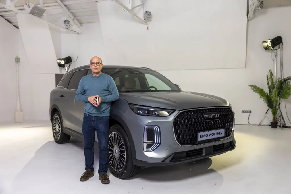 Primer contacto con el EBRO s900 PHEV, un 'español' muy serio y a qué precio 11 Motor16 Fotos EBRO s900 personalizadas 4 Motor16