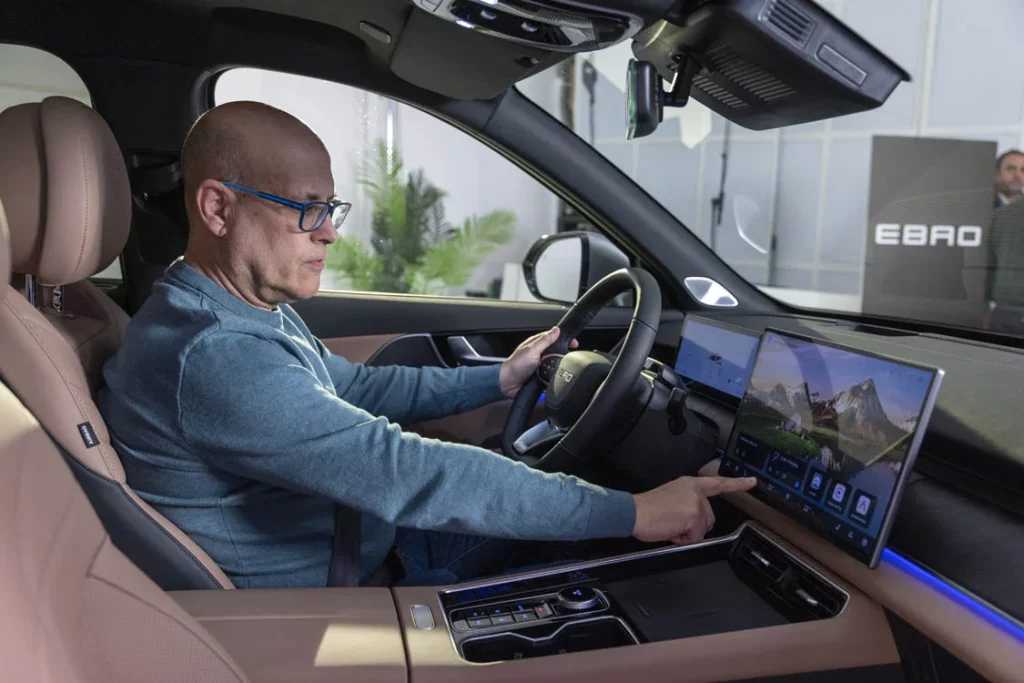 Primer contacto con el EBRO s900 PHEV, un 'español' muy serio y a qué precio 13 Motor16 Fotos EBRO s900 personalizadas 6 Motor16