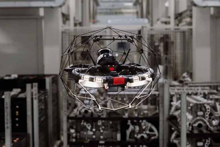 JLR revoluciona sus fábricas con drones que reducen inspecciones de 4 horas a 10 minutos