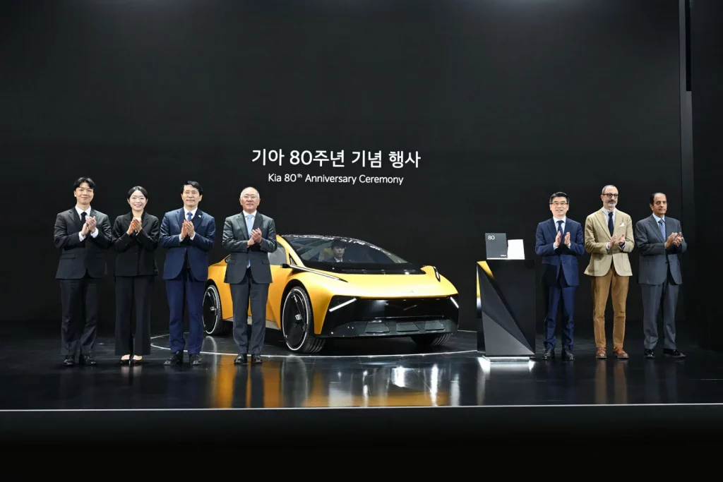 KIA CELEBRACION 80 ANOS 1 Motor16