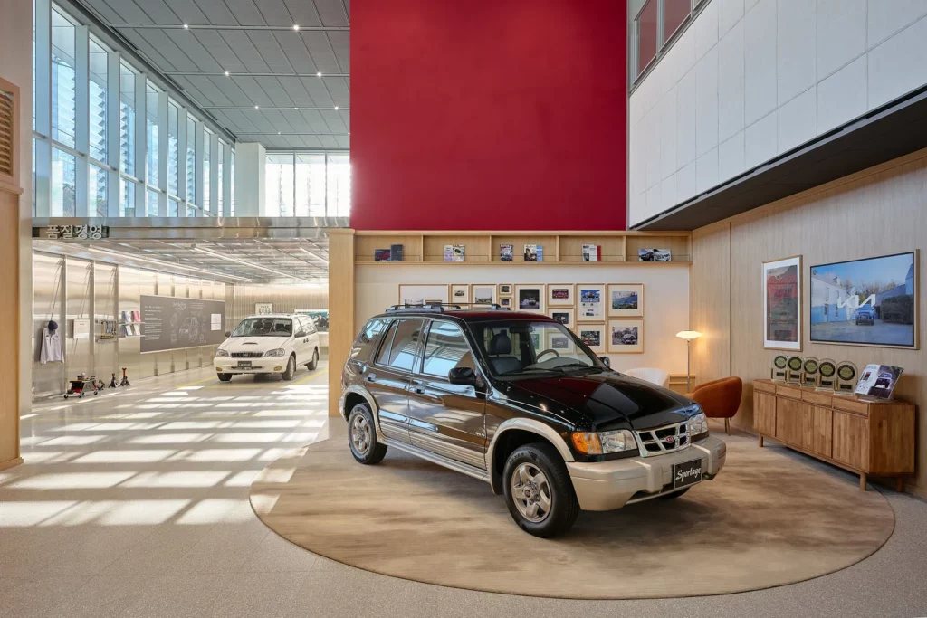 KIA CELEBRACION 80 ANOS 17 Motor16