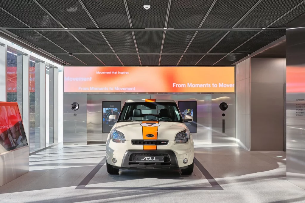 KIA CELEBRACION 80 ANOS 25 Motor16