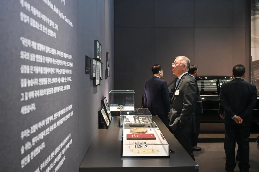 KIA CELEBRACION 80 ANOS 8 Motor16